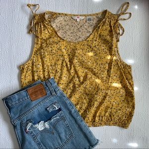 Levi’s Crop Top